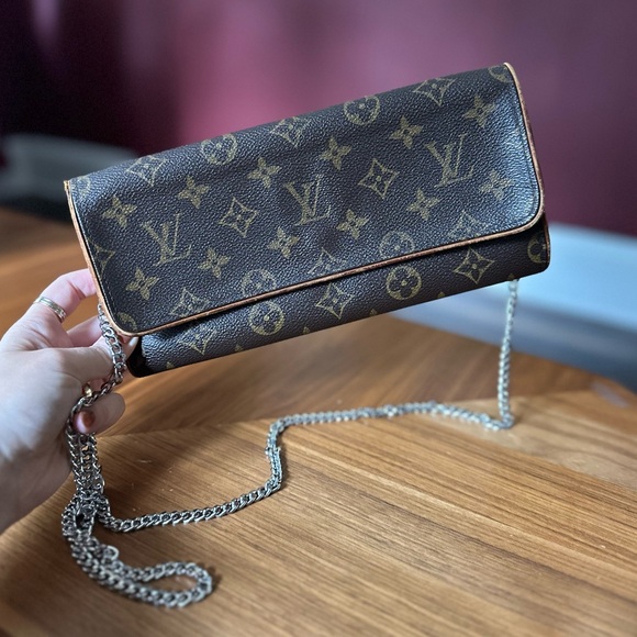 AUTHENTIC LONG TWIN GM POCHETTE LOUIS VUITTON - Picture 2 of 12